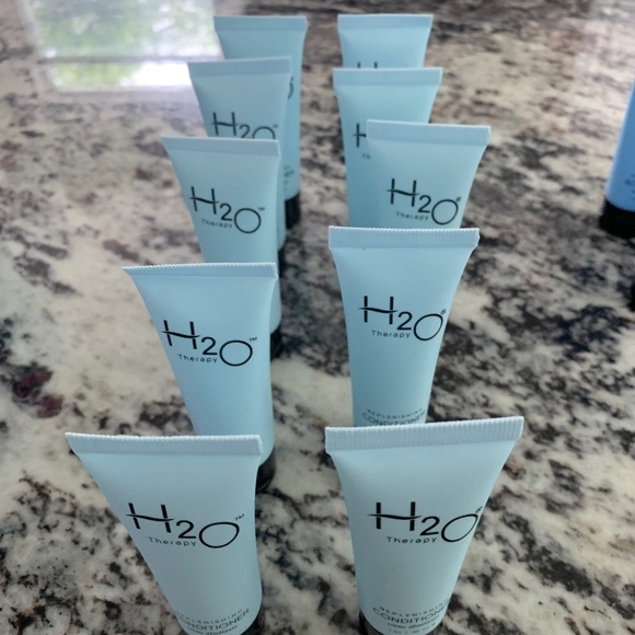 10 Bottles of H2O Therapy Conditioner - Picture 1 of 2